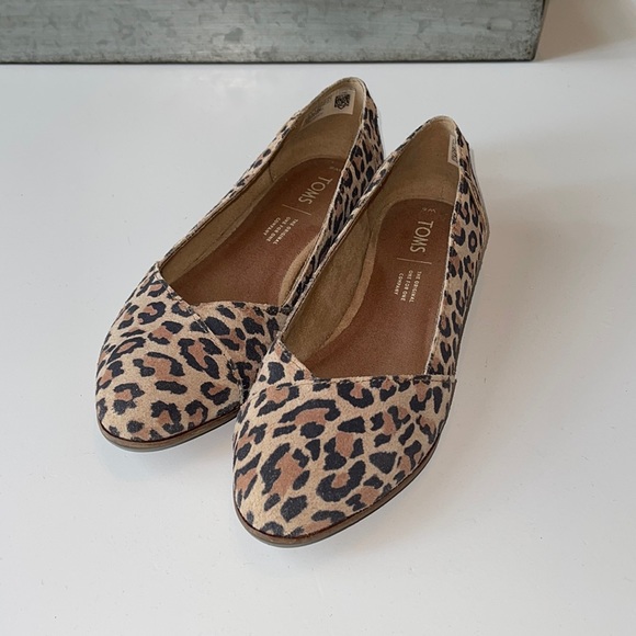 Toms Julie Desert Tan Leopard Print Suede Flats - Picture 2 of 6